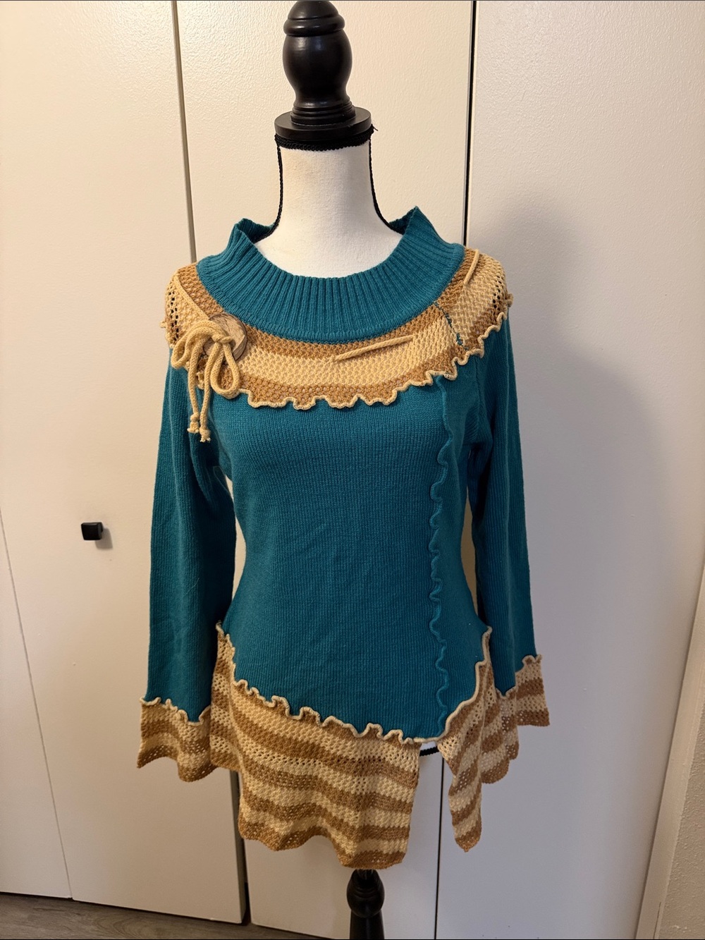 MISSLOOK Teal and Tan Ruffled Knit Turtleneck Sweater